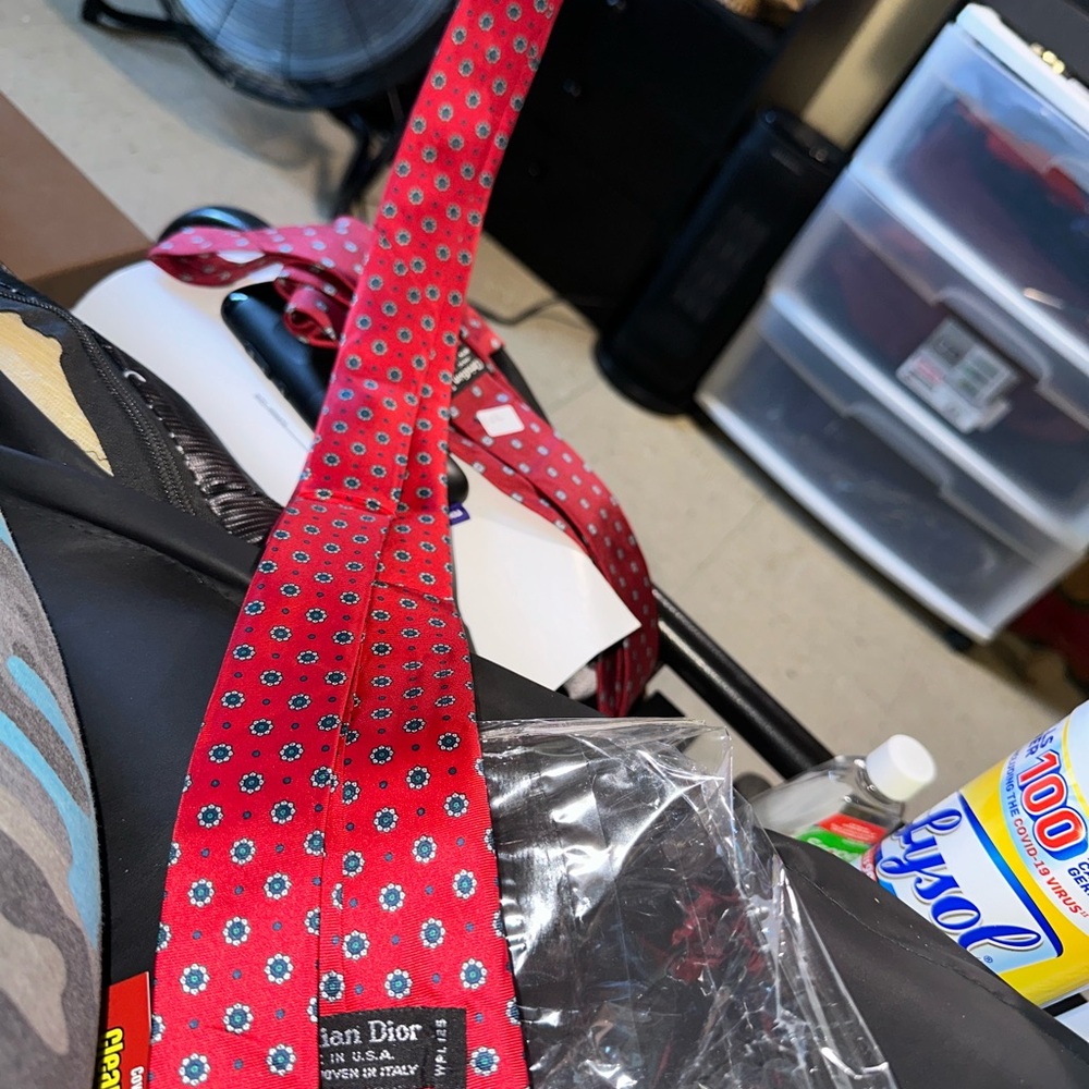 Two Christian Dior Ties 100 percent silk The red one - Picture 10 of 15